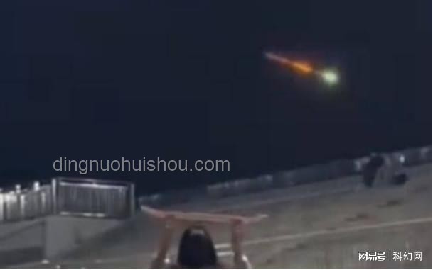 广东多地夜空现耀眼发光体：专家揭秘火流星现象
